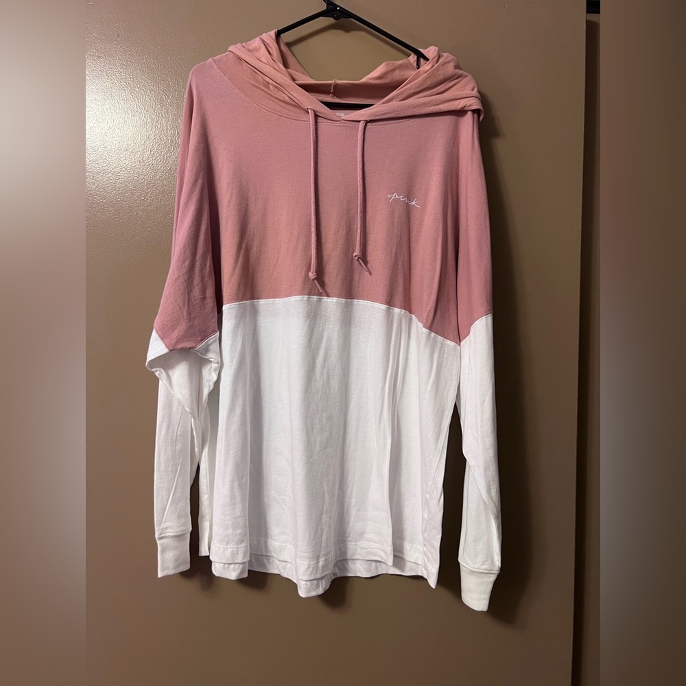 🐩 Victoria’s Secret sweater